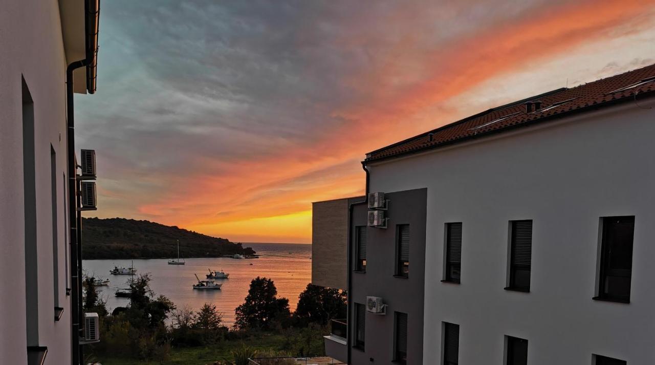 Black Pearl - Luxury Seaside App With Pool & Bbq, Istra バニョレ エクステリア 写真
