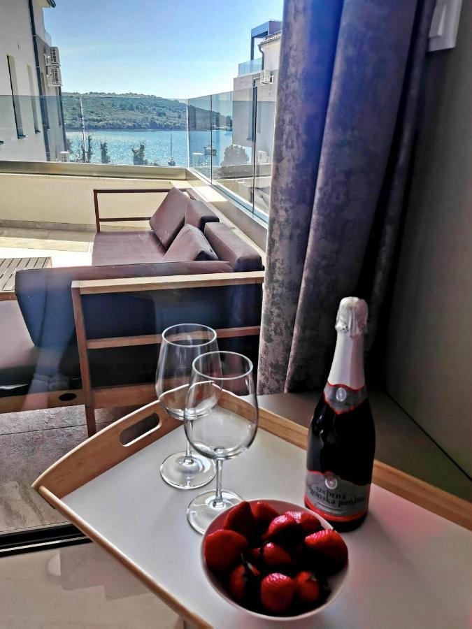 Black Pearl - Luxury Seaside App With Pool & Bbq, Istra バニョレ エクステリア 写真